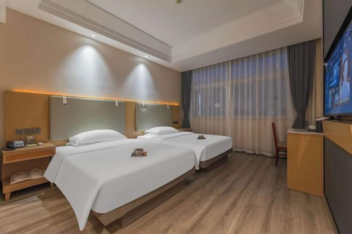 Minibar, in-room safe, desk, blackout drapes