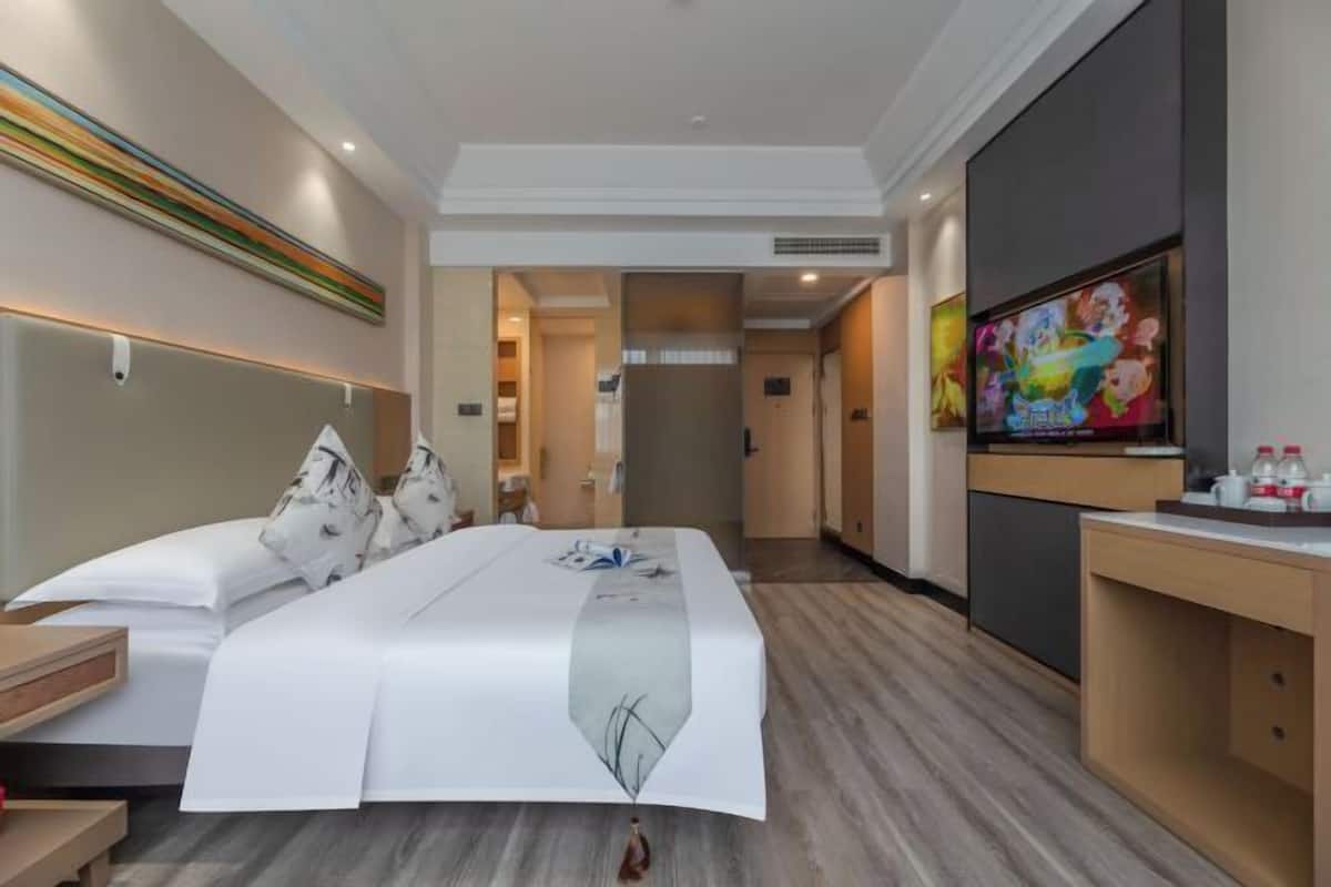Minibar, in-room safe, desk, blackout drapes
