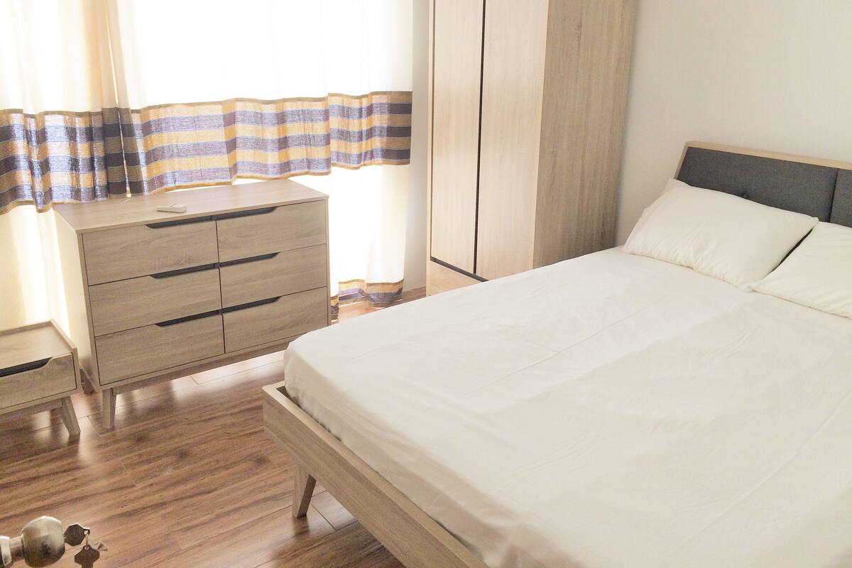 In-room safe, desk, rollaway beds, free WiFi