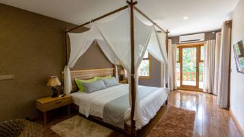 Grand Suite, Ocean View (20% off on Return Shared Speed Boat transfer from Airport) | Memory-foam beds, minibar, in-room safe, desk