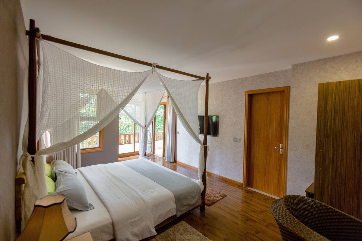 Grand Suite, Ocean View (20% off on Return Shared Speed Boat transfer from Airport) | Lit avec matelas en mousse à mémoire, minibar, coffre-fort, bureau