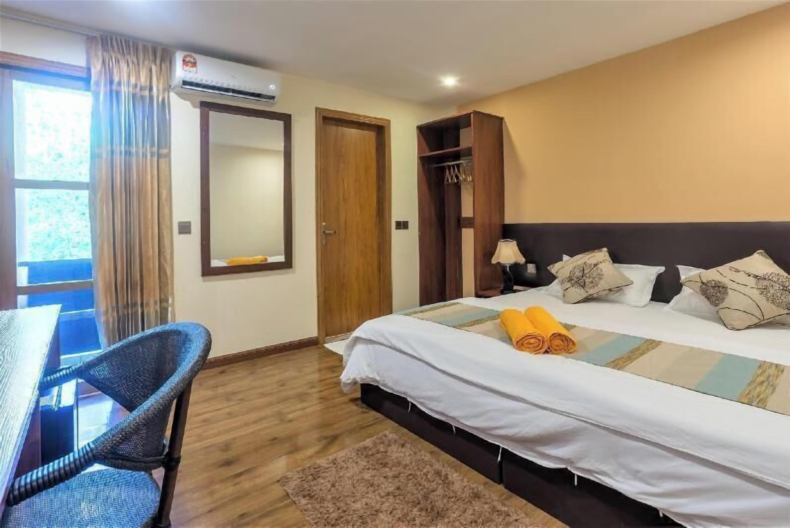 Memory foam beds, minibar, in-room safe, desk