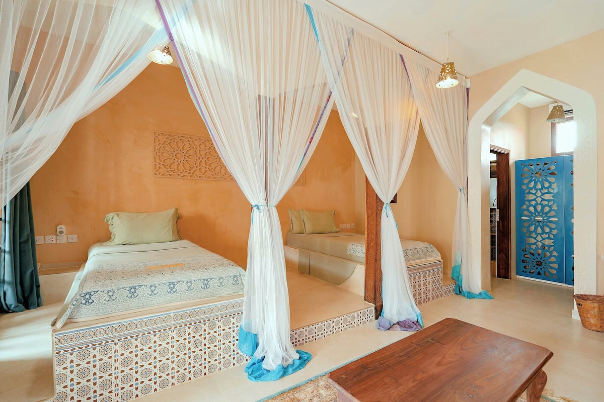 Deluxe Standard Twin Room | Brankas, meja kerja, ruang kerja ramah laptop, dan Wi-Fi gratis