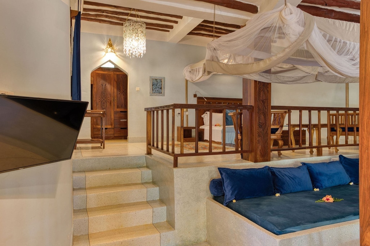 Family Pool Bungalow | In-room safe, desk, laptop workspace, WiFi (free)