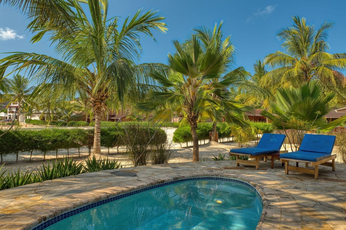 Pool Bungalow | In-room safe, desk, laptop workspace, WiFi (free)