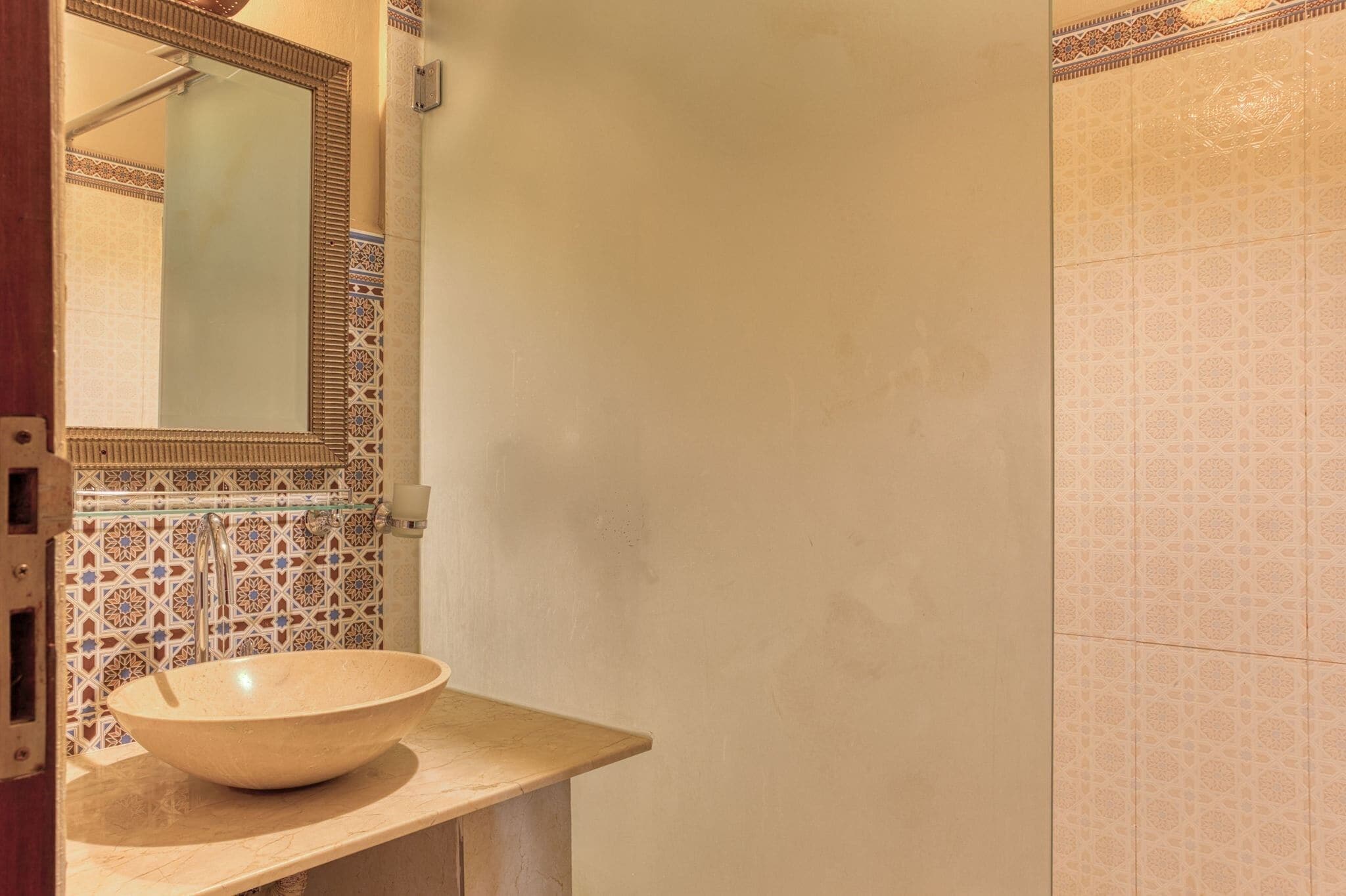 Superior Twin Room | Bathroom | Shower, hair dryer, towels, shampoo