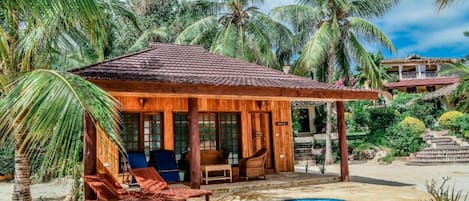 Pool Bungalow | In-room safe, individually furnished, desk, laptop workspace