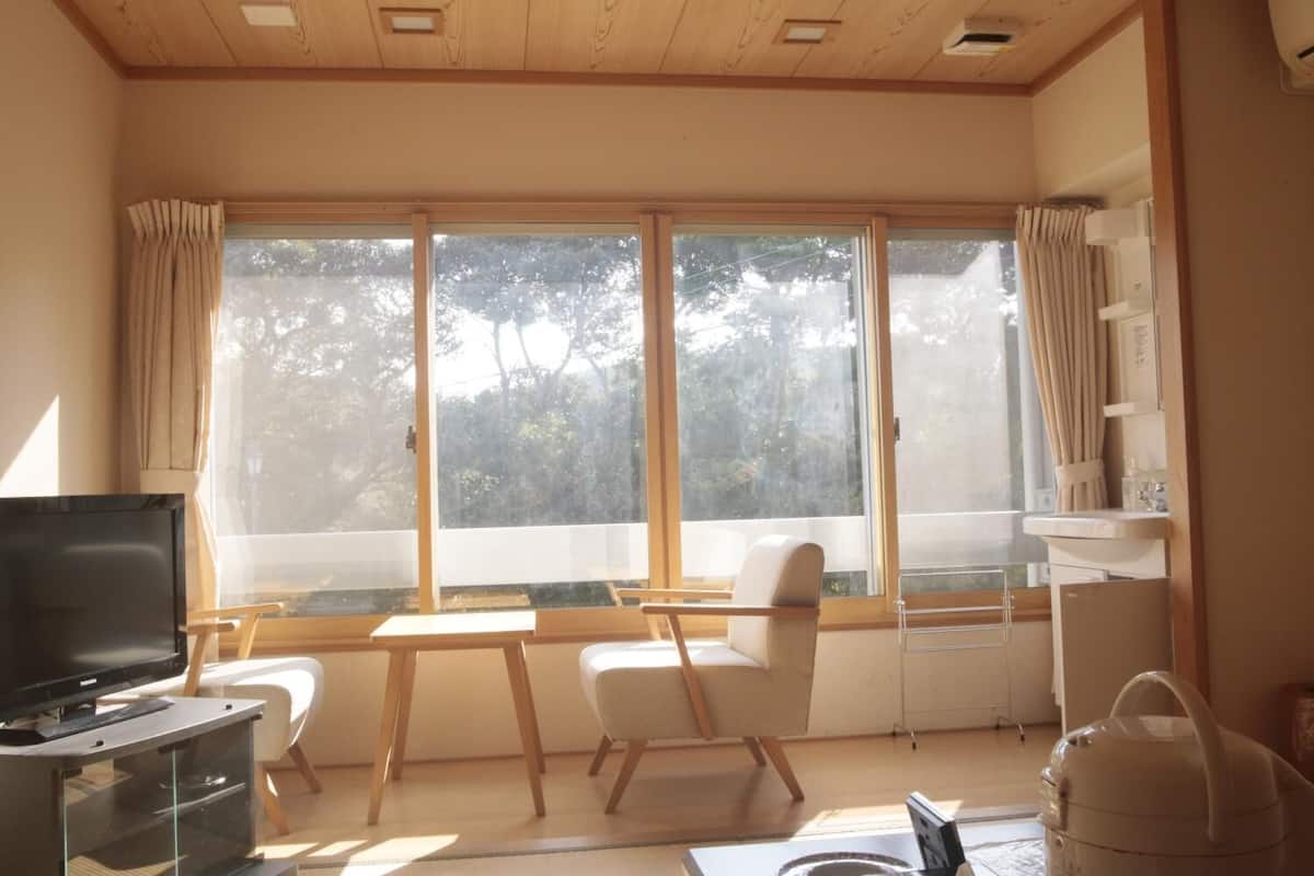 japanese standard room 6~8 tatami space | living room | flat-screen tv