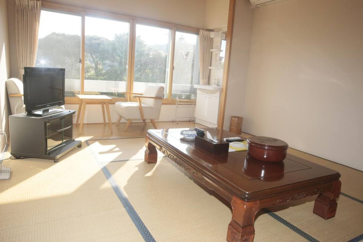 japanese standard room 6~8 tatami space | living room | flat-screen tv