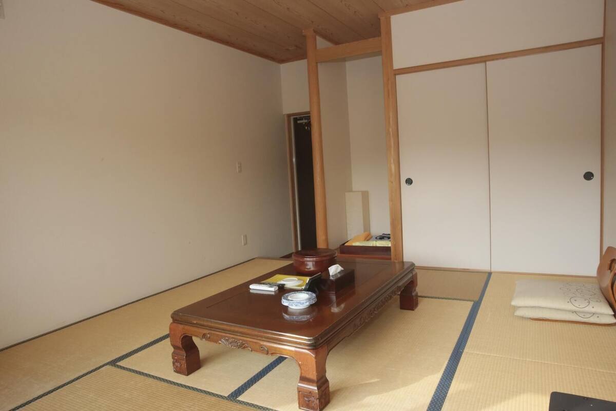 غرفة تقليدية (Japanese Style(6~8 Tatami)) | واي فاي مجانًا وملاءات أسرّة