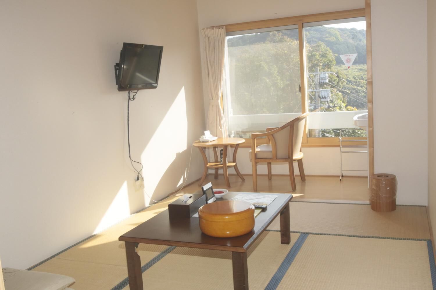 japanese style twin room	 | living room | flat-screen tv