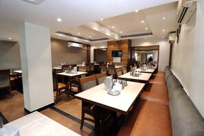 Breakfast, lunch and dinner served - Hotel Rajhans Regent (Bhopal)