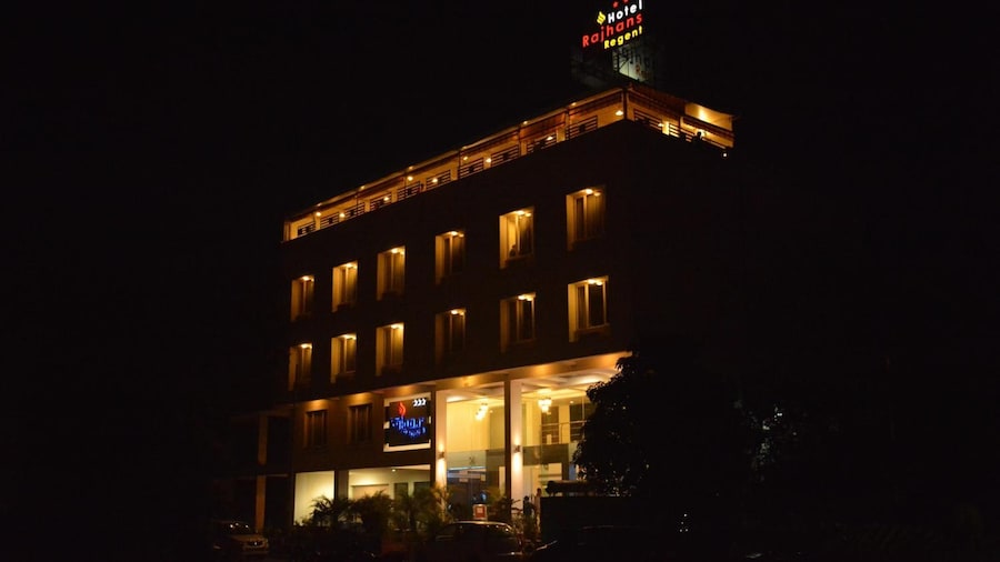 Hotel Rajhans Regent