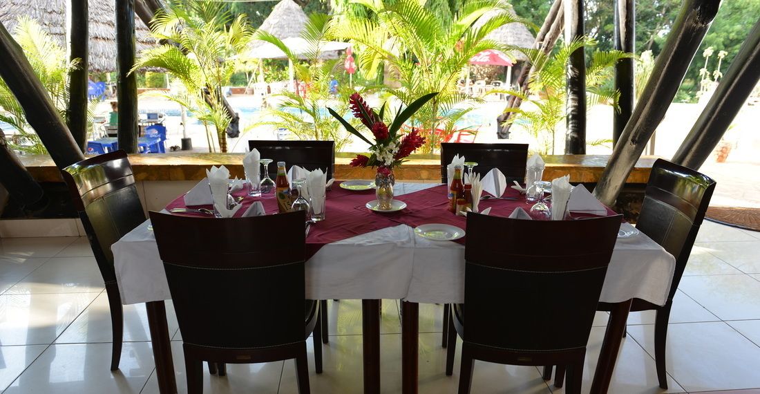 Breakfast, lunch, dinner served; international cuisine 