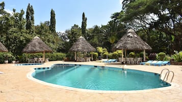 Outdoor pool, sun loungers