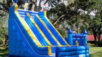Children’s play area – outdoor