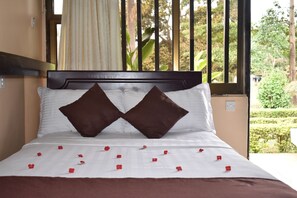 Enkeltrom – standard | Sengetøy av topp kvalitet, minibar, safe på rommet og skrivebord