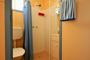 Apartment, 2 Bedrooms, Kitchen, Ground Floor (Unit 3) | Bilik Mandi