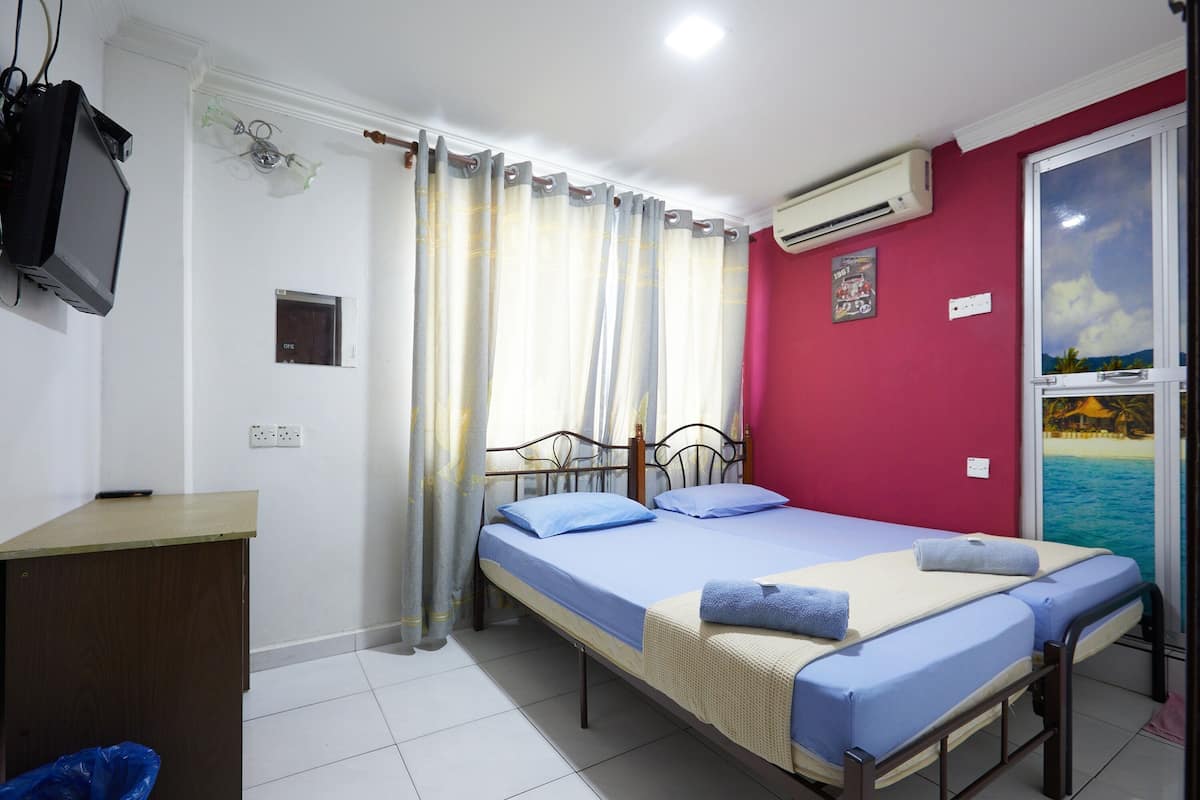 Escrivaninha, ferros/tábuas de passar roupa, Wi-Fi de cortesia