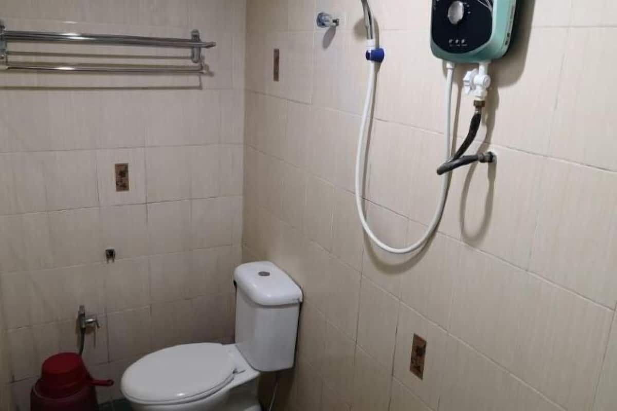 Bilik Mandi | Pancuran mandi, hulu semburan mandi hujan, tuala disediakan