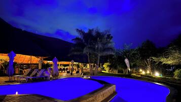 2 outdoor pools, pool loungers