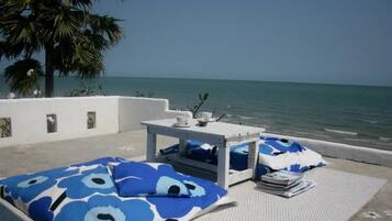 Beach Front | Living area | LCD TV