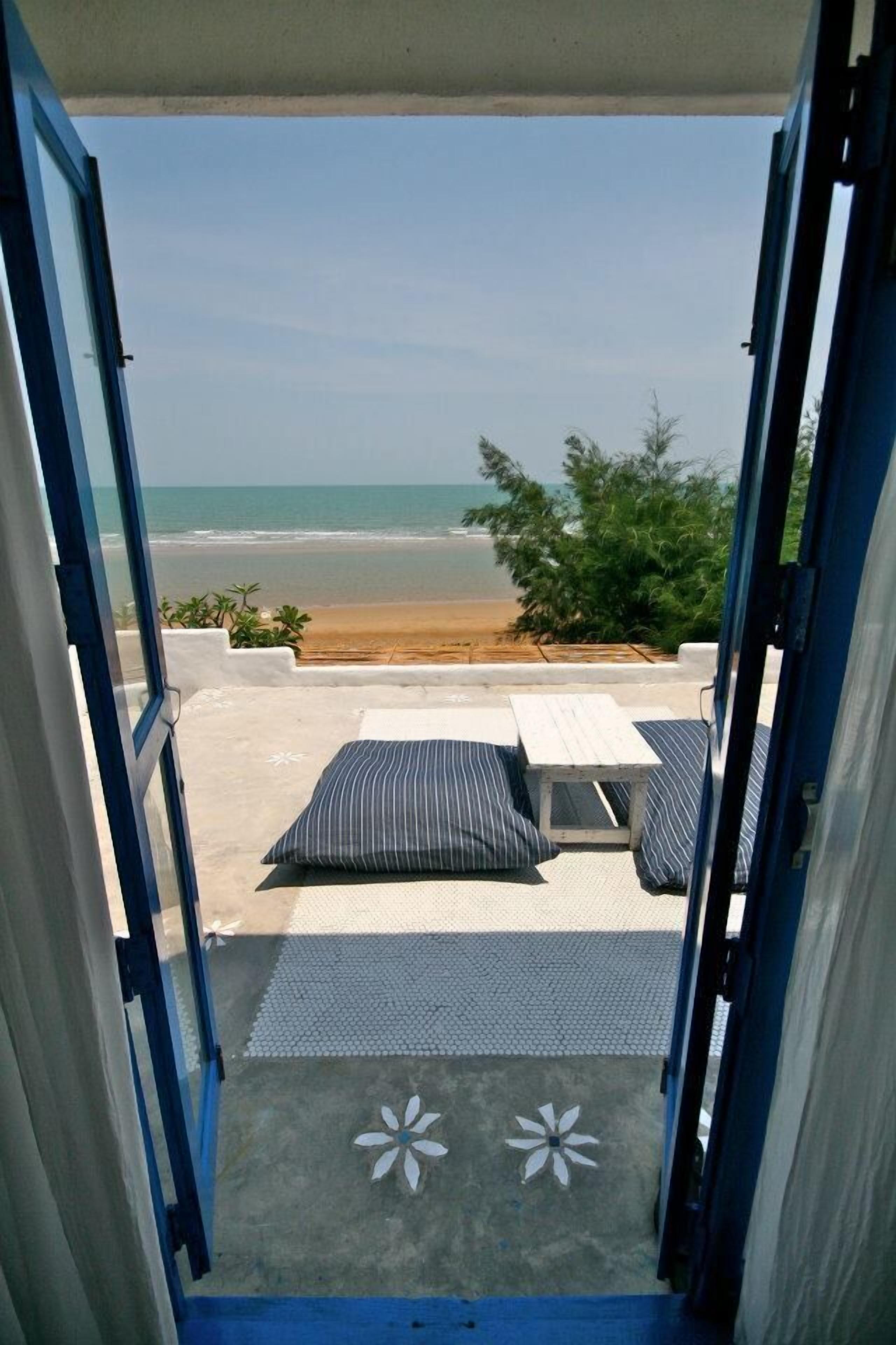 Beach Front | บริเวณนั่งเล่น | ทีวีจอแอลซีดี