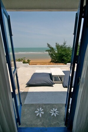 Beach Front | Living area | LCD TV - Hua Plee Lazy Beach (Pranburi)
