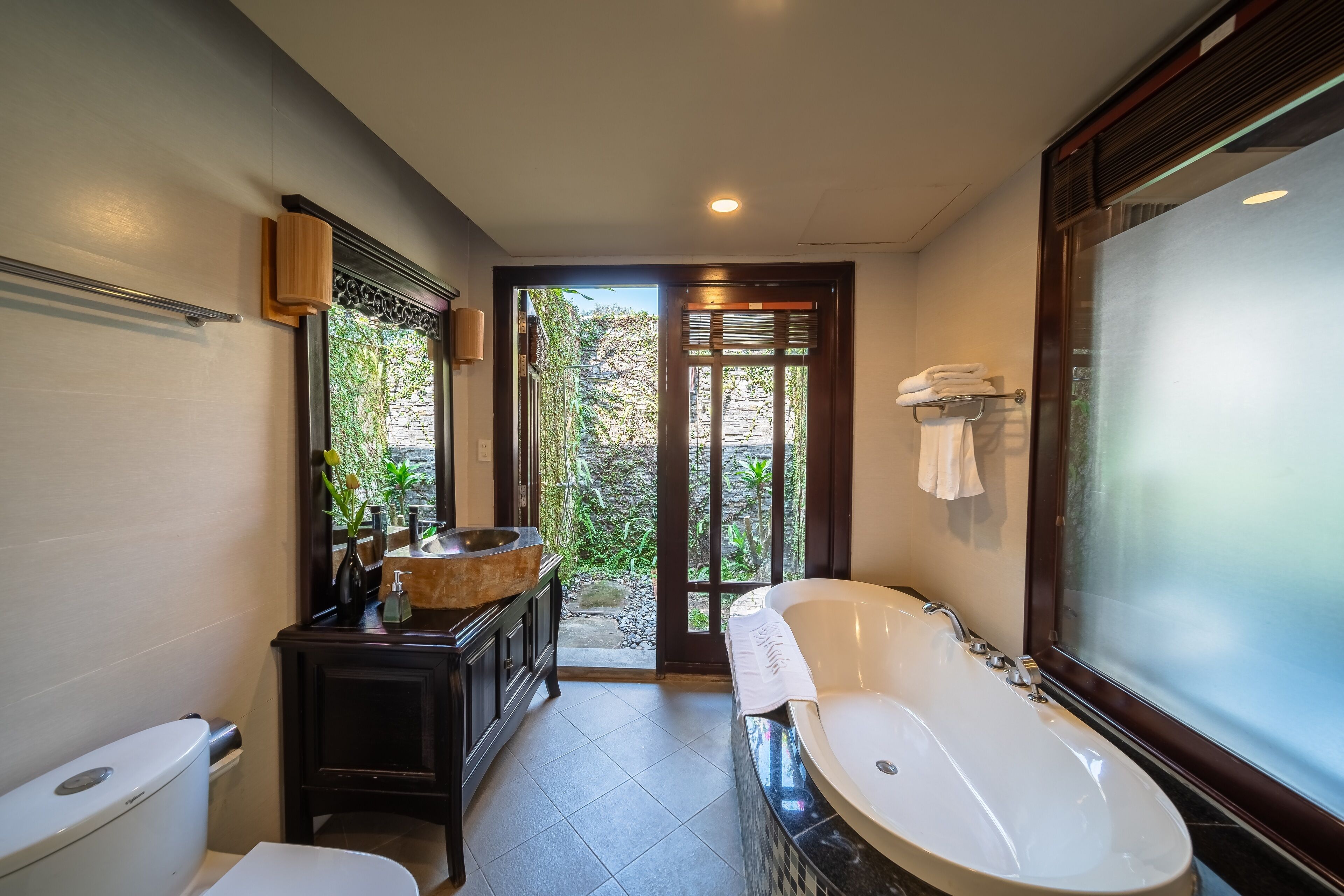 executive bungalow | deep-soaking bathtub