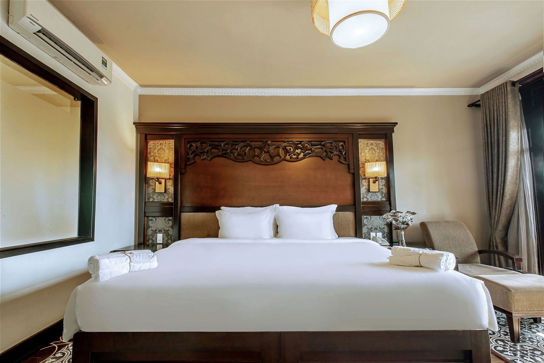 Ropa de cama de alta calidad, camas con efecto memoria y minibar 