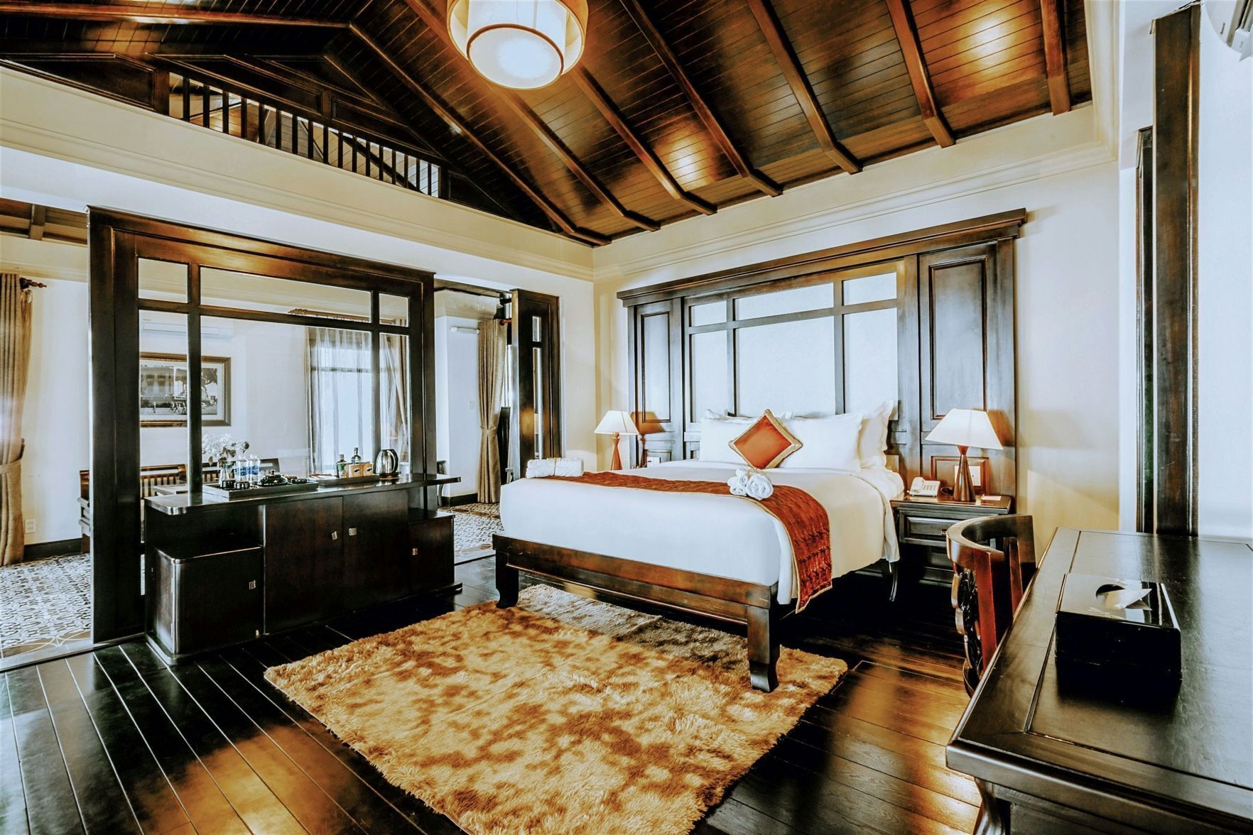 Ropa de cama de alta calidad, camas con efecto memoria y minibar 