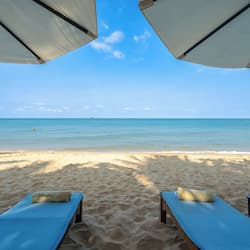 Playa privada, camastros, sombrillas y toallas de playa