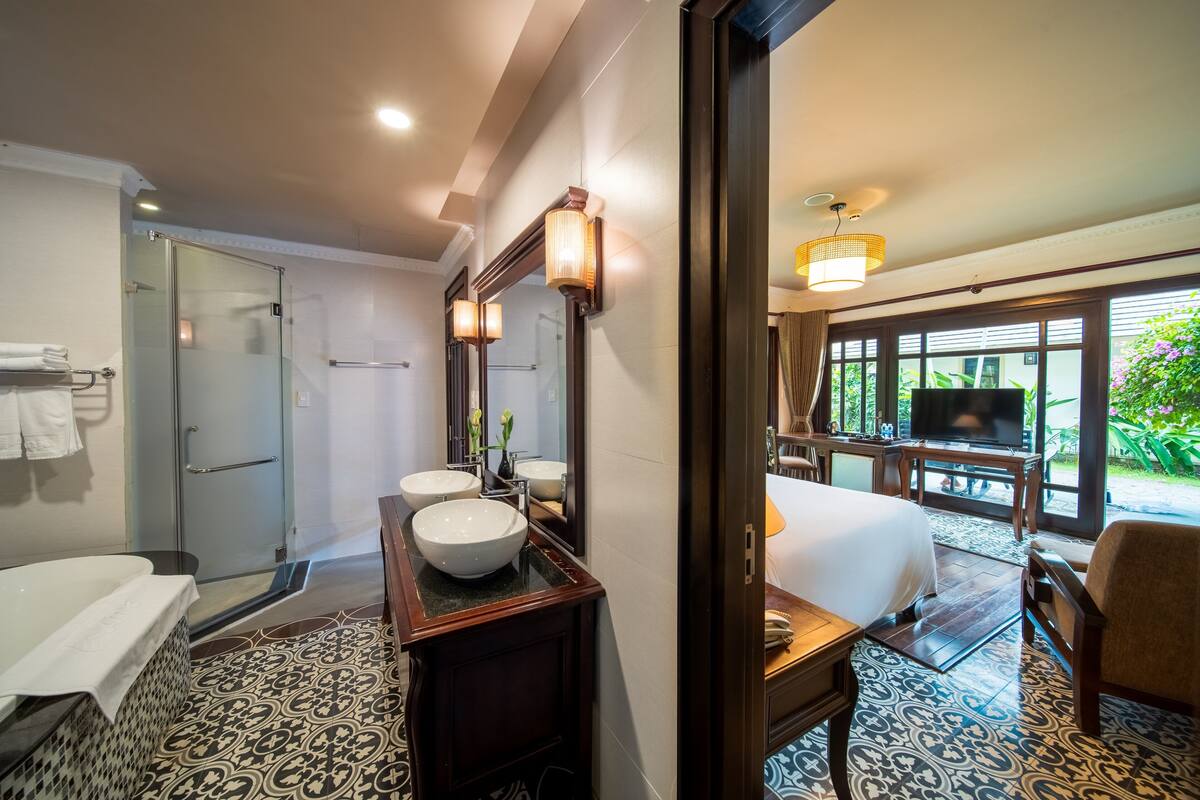 premier double room | bathroom | separate bathtub and shower, free toiletries, hair dryer, bathrobes