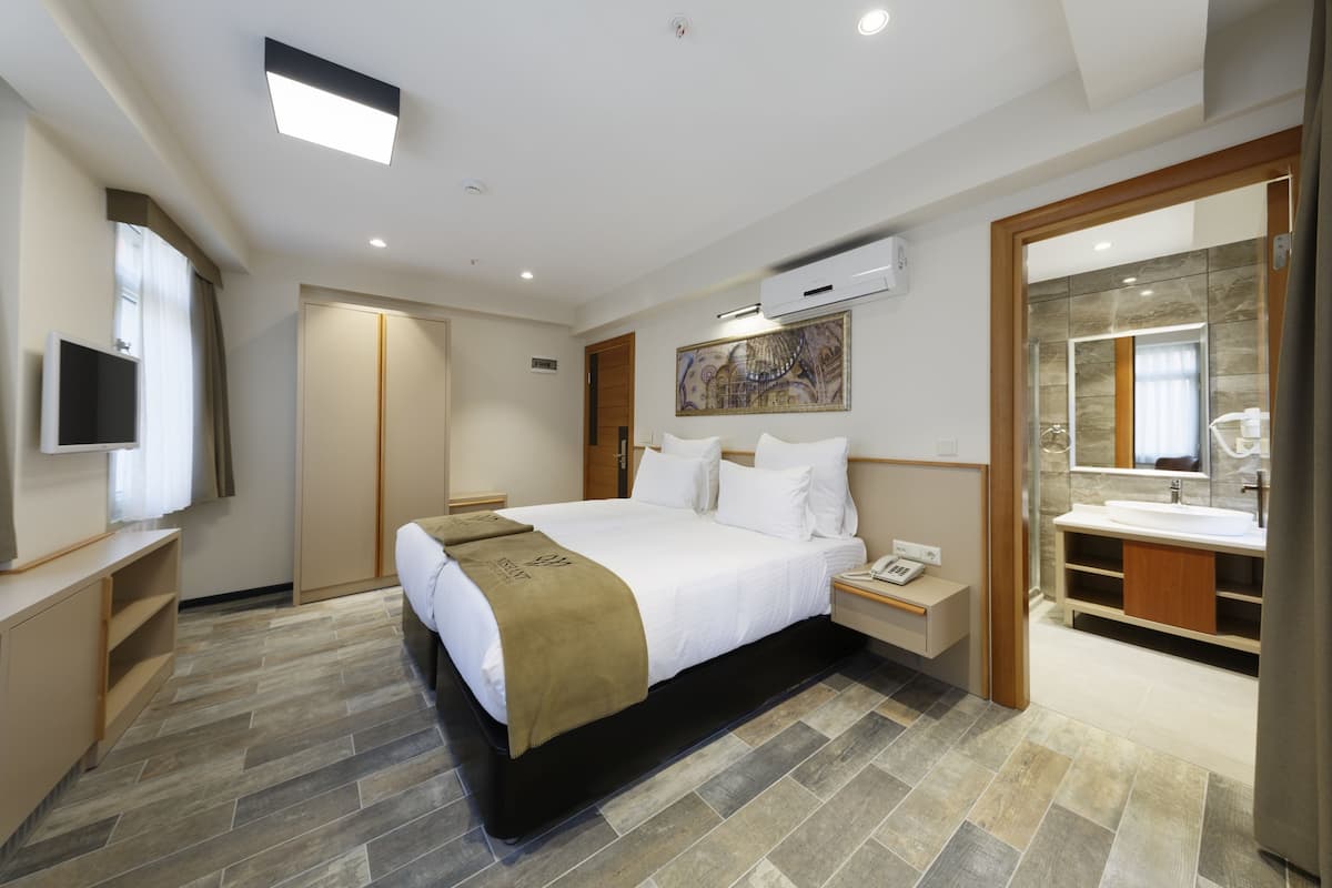 Minibar, két bảo mật tại phòng, bàn, phòng cách âm