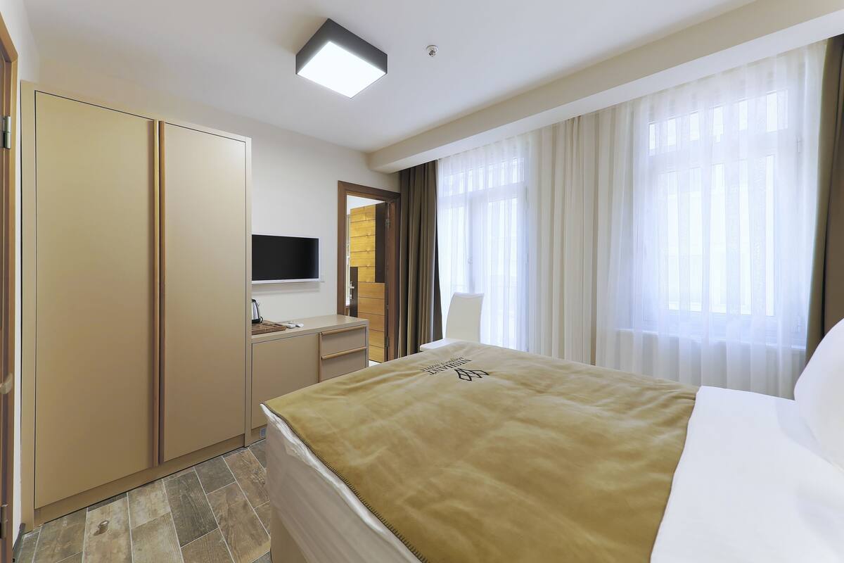 Minibar, in-room safe, desk, soundproofing