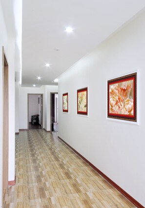 Egyptian cotton sheets, premium bedding, minibar, desk - Van Giang Hotel (Ninh Binh)