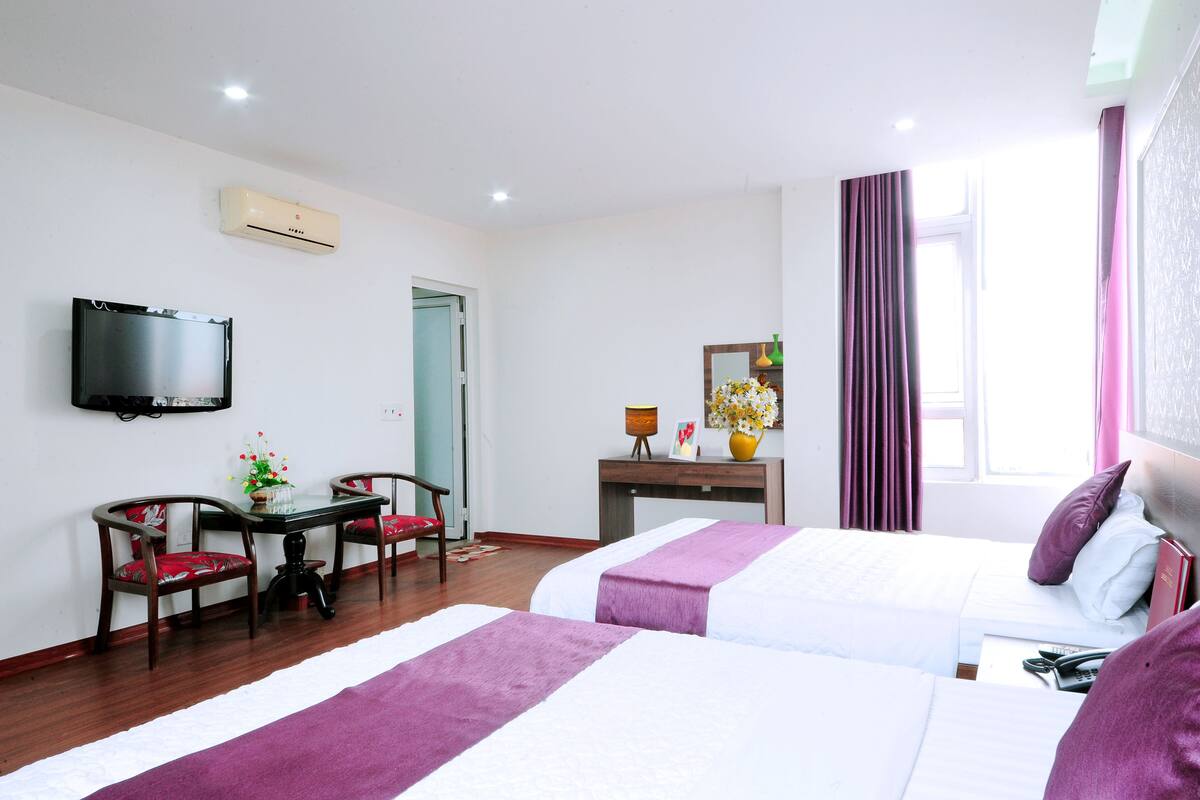 Egyptian cotton sheets, premium bedding, minibar, desk