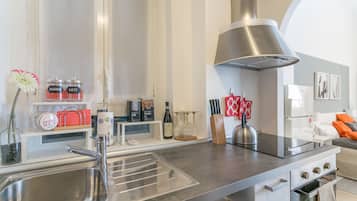 Studio | Eigene Kochnische | Kühlschrank, Mikrowelle, Ofen, Herdplatte