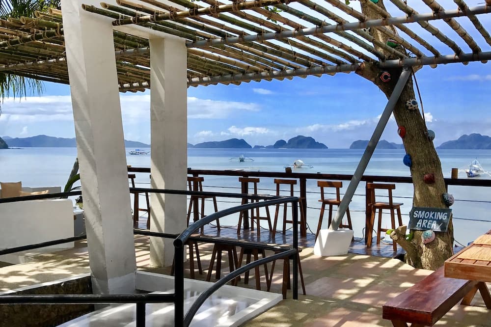 Outpost Beach Hostel - Adults Only