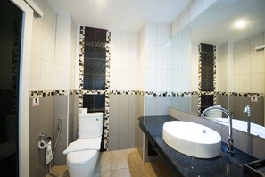 Family Room, 2 Bedrooms | Bathroom - Lulu Hotel (Ratsada)