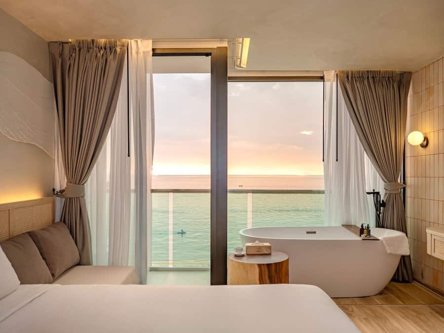 Quarto, vista para o mar (Skybath) | Roupas de cama de algodão egípcio, roupas de cama premium, frigobar