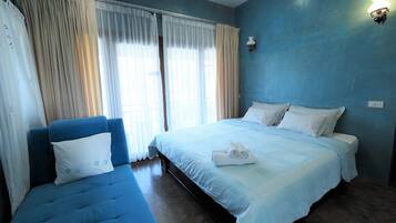 Standard | Desk, blackout curtains, rollaway beds, free WiFi