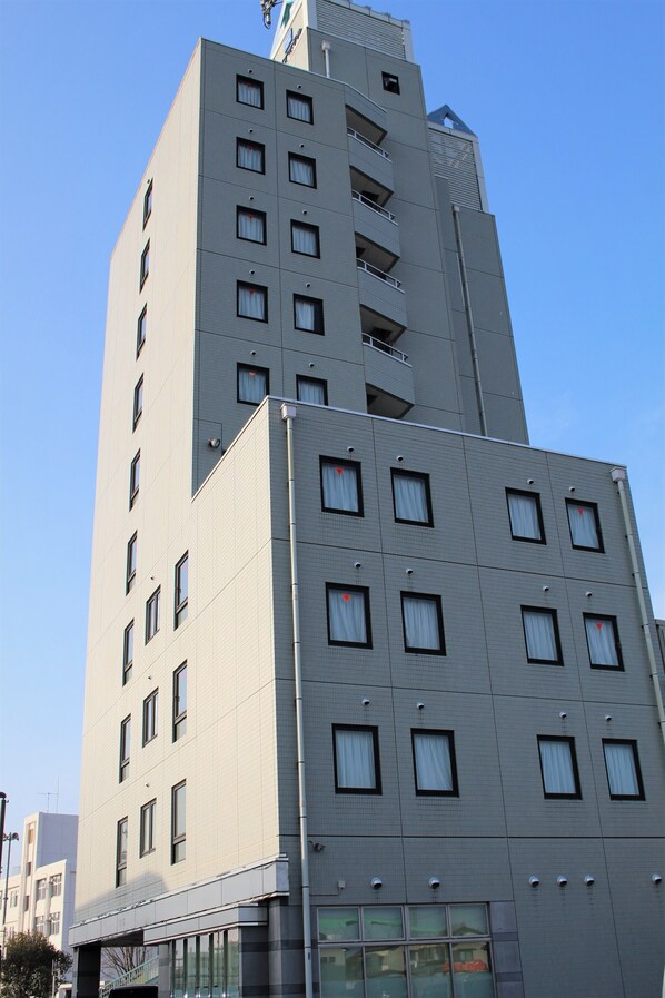 Vista frontal de la propiedad