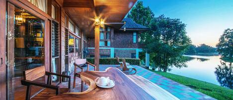 Luxury House, 4 Bedrooms, Pool Access, Lake View | Terrace/patio