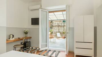 Doppelzimmer, Terrasse | Schreibtisch, Babybetten, kostenloses WLAN, BettwÀsche