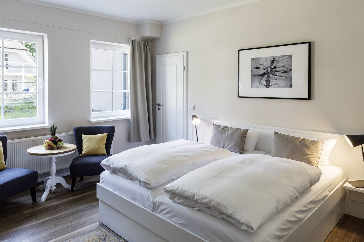 in-room safe, free wifi, bed sheets