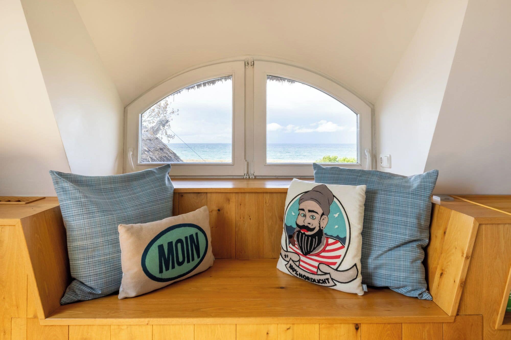 Attic room sea view | Down comforters, in-room safe, individually decorated