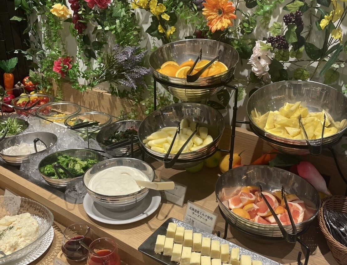 daily buffet breakfast for a fee