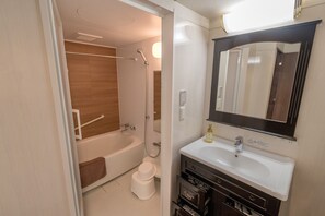 Hair dryer, slippers, electronic bidet, towels - Hotel Global View Hakodate (Hakodate)