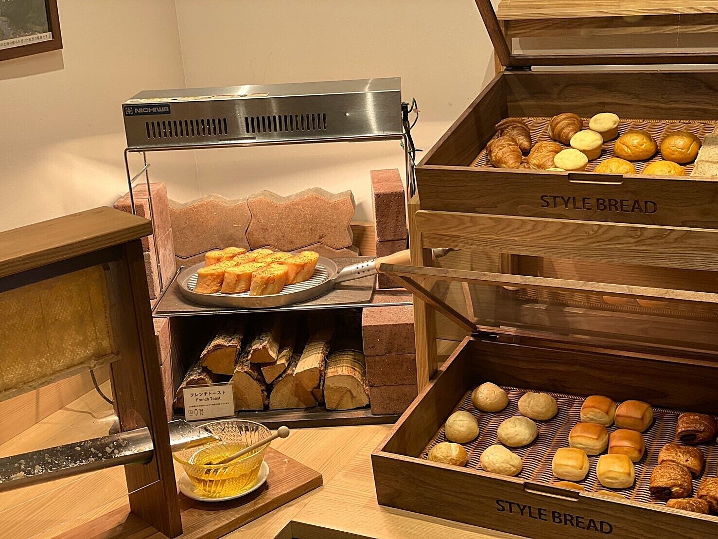 daily buffet breakfast for a fee